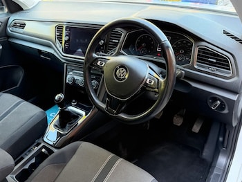 Used Volkswagen T-Roc 2019 for sale - 78382876: Photo