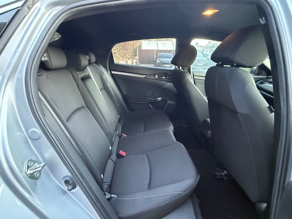 Used Honda Civic 2019 for sale - 76617635: Photo 20