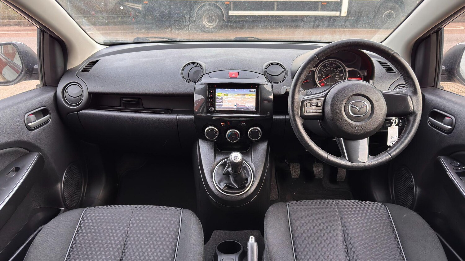 Used Mazda Mazda2 2014 for sale - 77549520: Photo 15