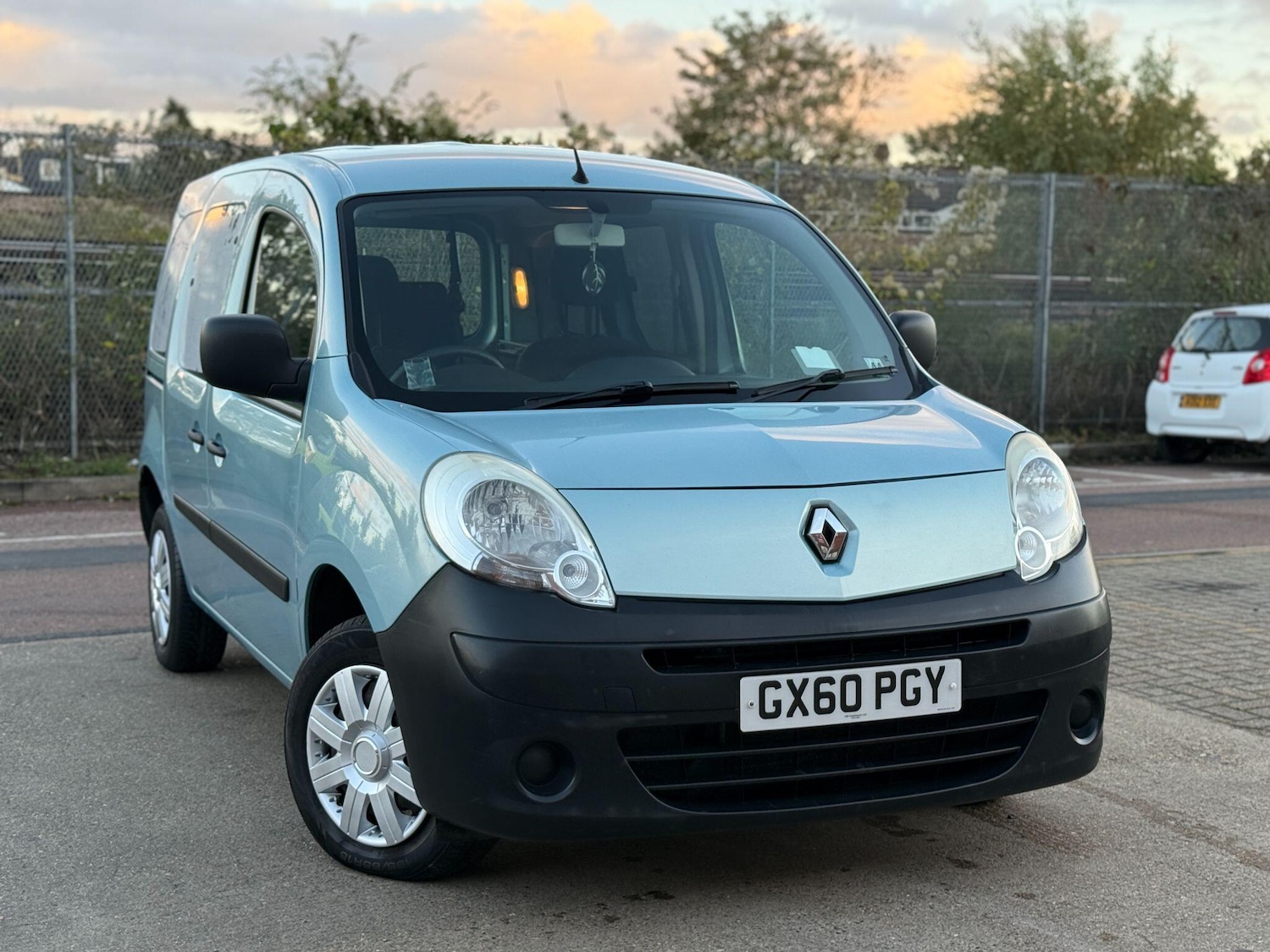 Used Renault Kangoo 2010 for sale - 76608486: Photo 1