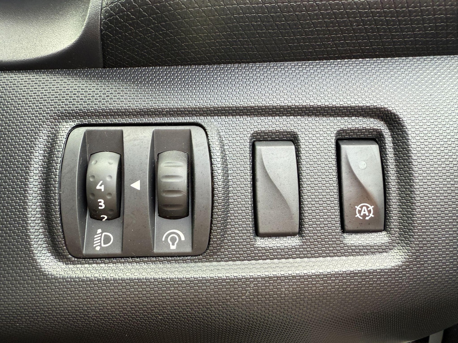 Used Renault Clio 2013 for sale - 76109758: Photo 28