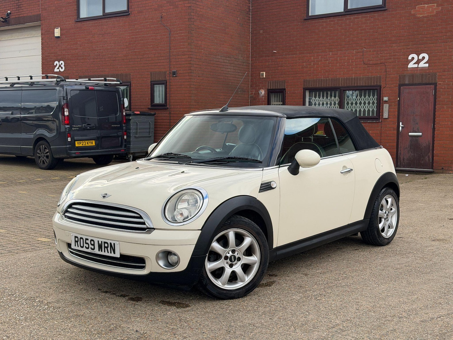 Used MINI Convertible 2009 for sale - 77704909: Photo 13