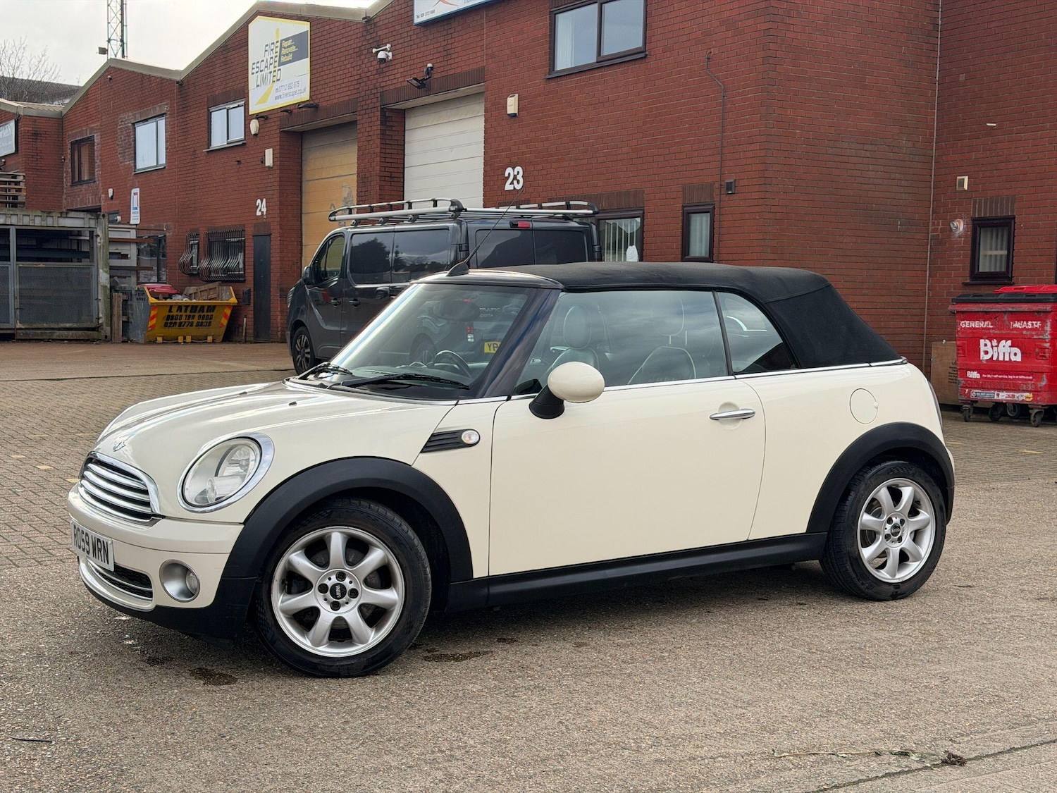 Used MINI Convertible 2009 for sale - 77704909: Photo 14