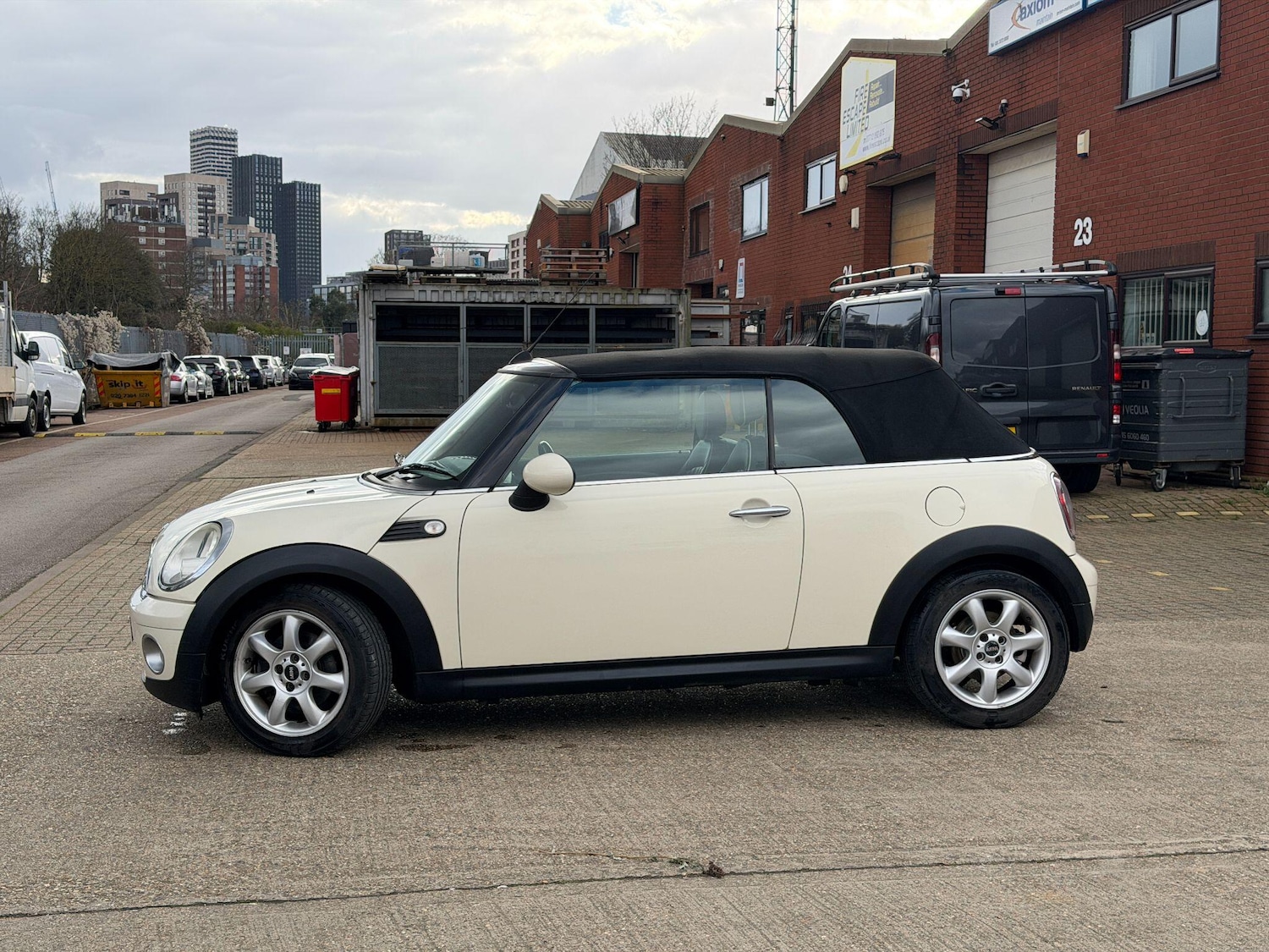 Used MINI Convertible 2009 for sale - 77704909: Photo 15