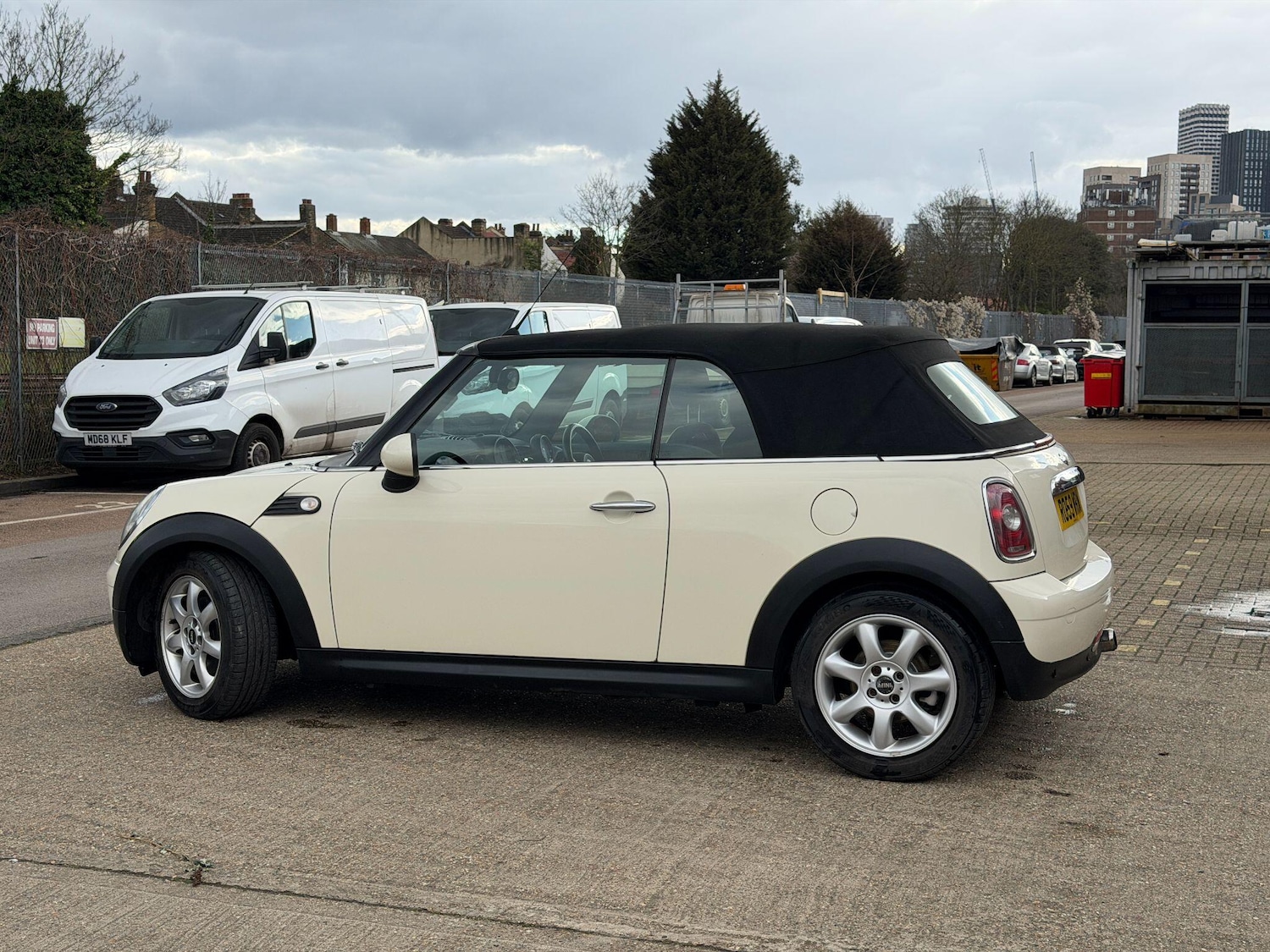 Used MINI Convertible 2009 for sale - 77704909: Photo 16