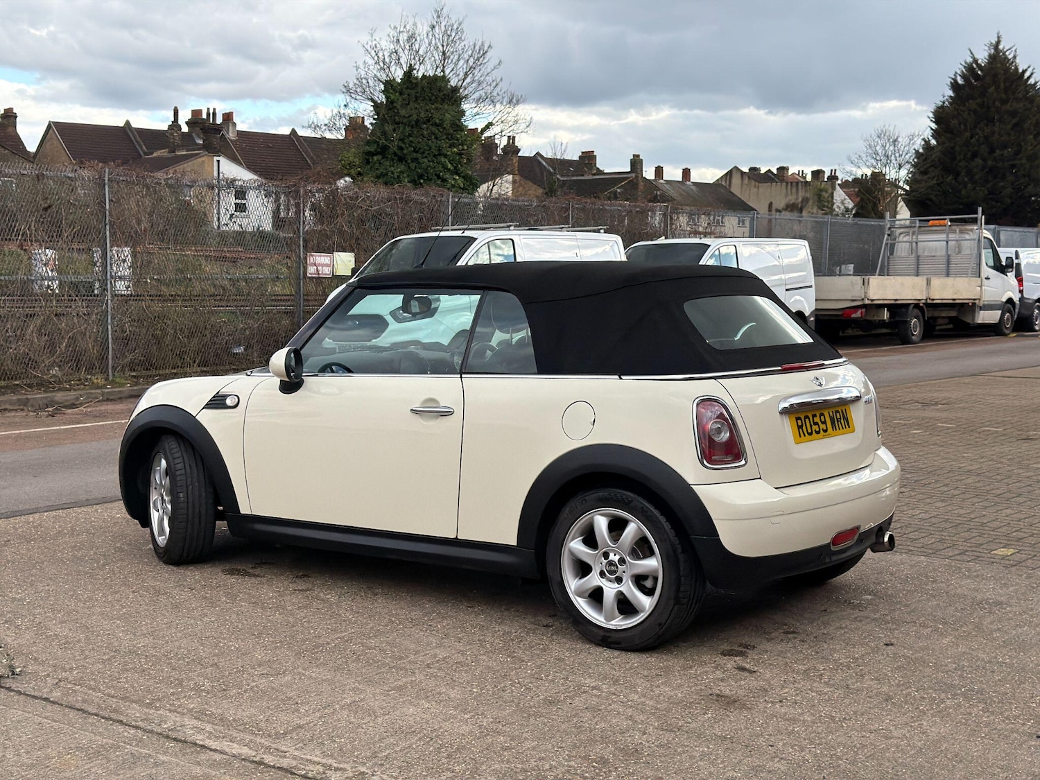 Used MINI Convertible 2009 for sale - 77704909: Photo 17