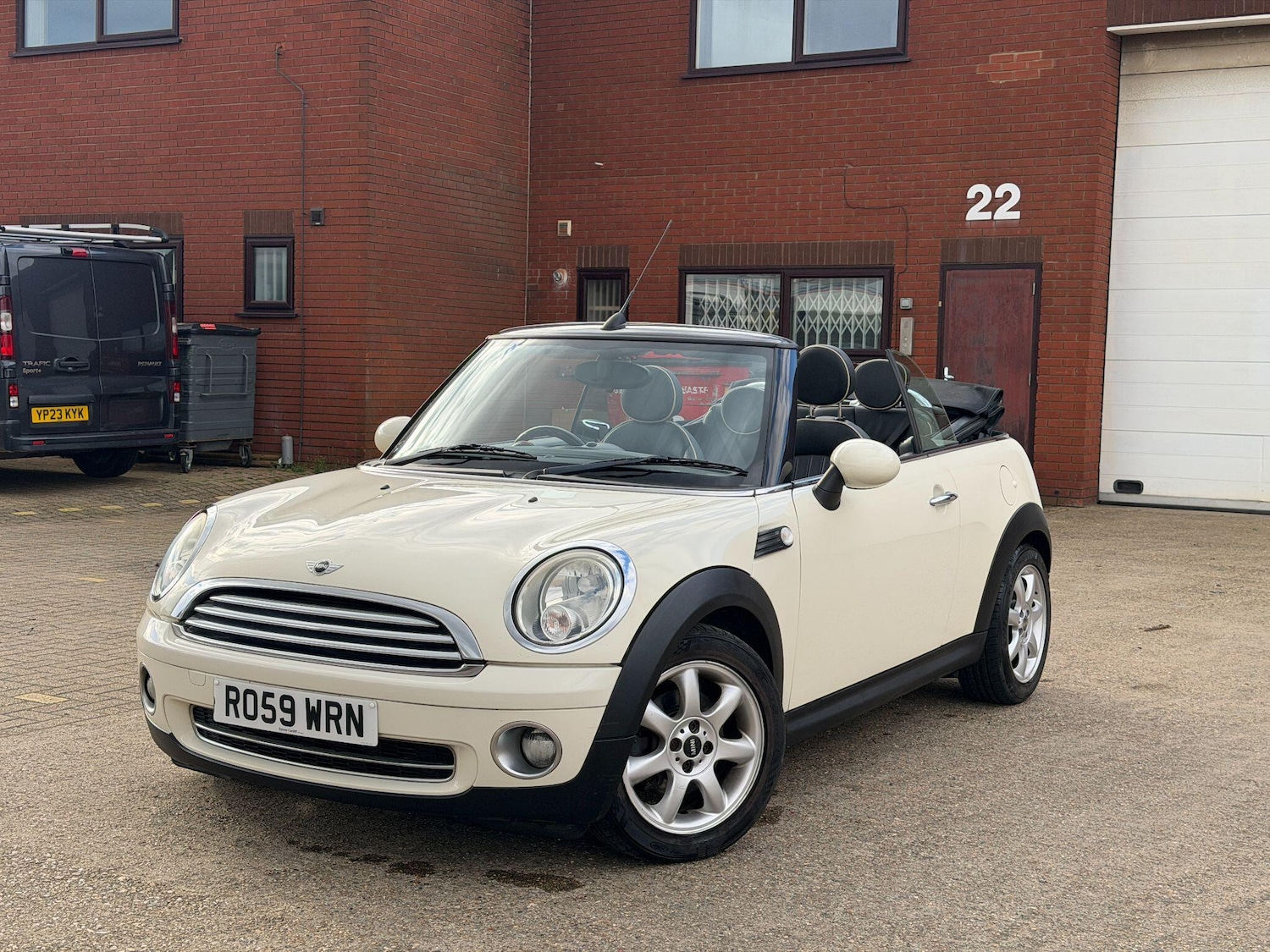 Used MINI Convertible 2009 for sale - 77704909: Photo 24