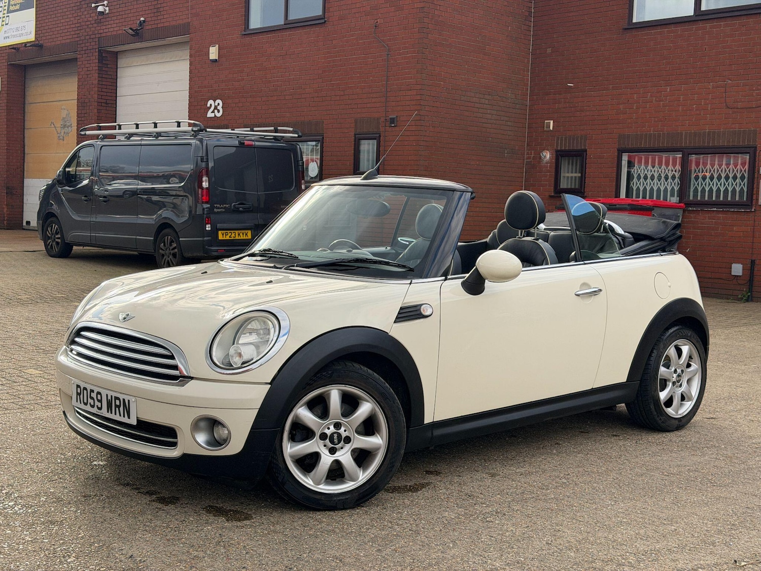 Used MINI Convertible 2009 for sale - 77704909: Photo 25