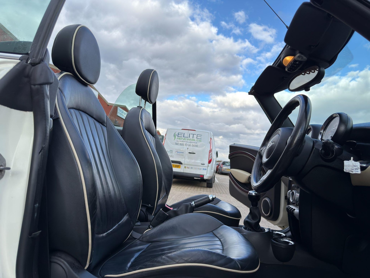 Used MINI Convertible 2009 for sale - 77704909: Photo 28