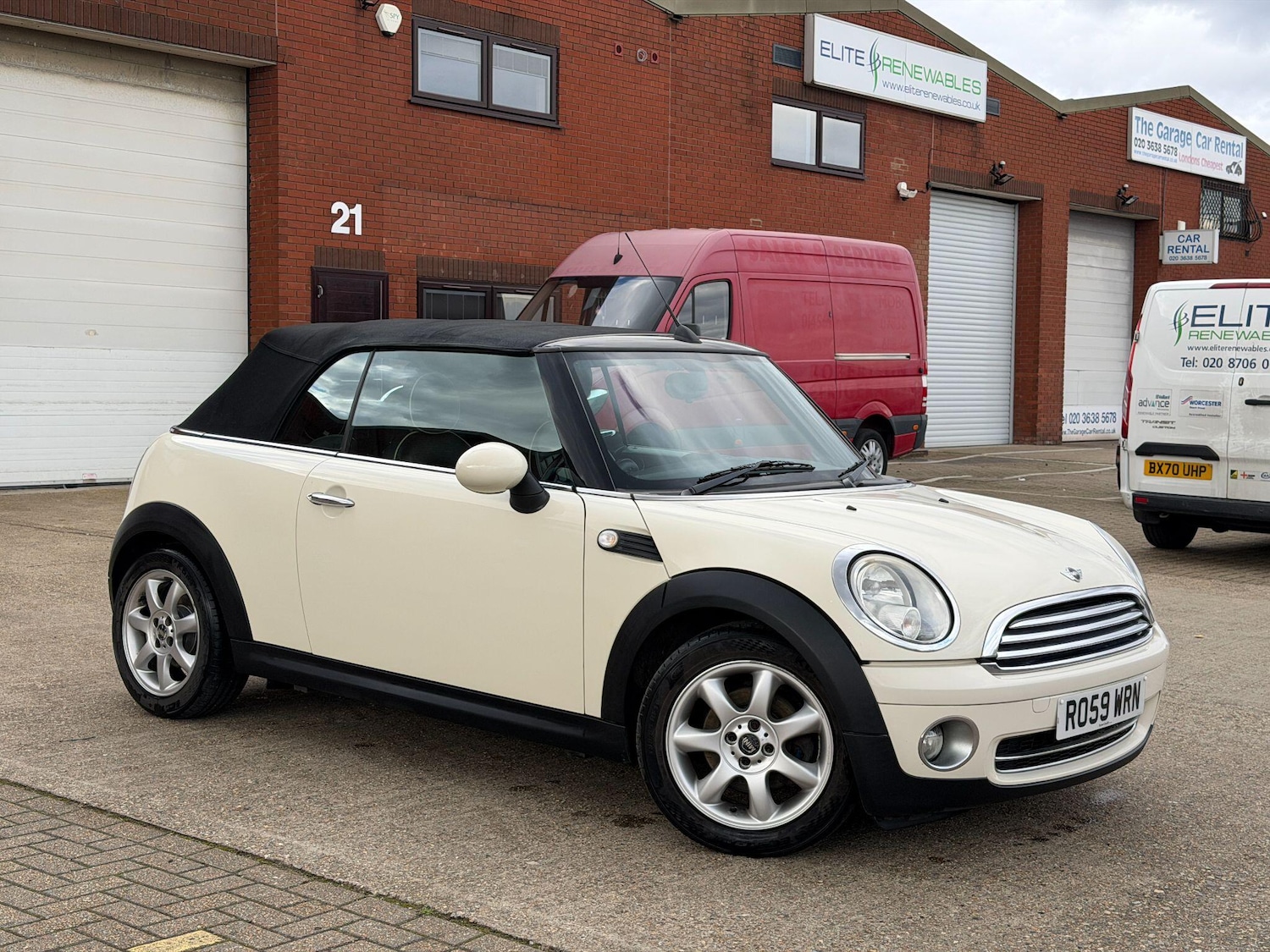 Used MINI Convertible 2009 for sale - 77704909: Photo 3