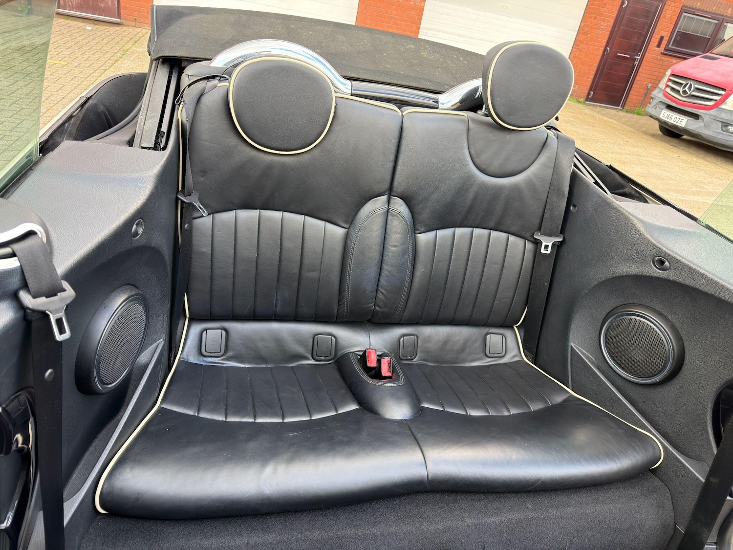 Used MINI Convertible 2009 for sale - 77704909: Photo 30