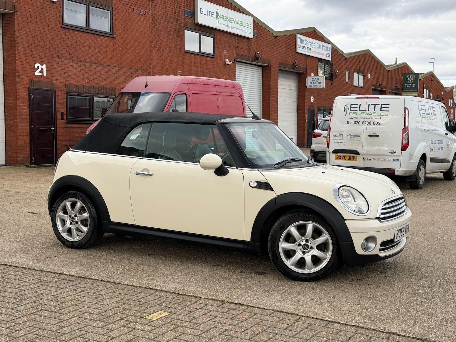 Used MINI Convertible 2009 for sale - 77704909: Photo 4