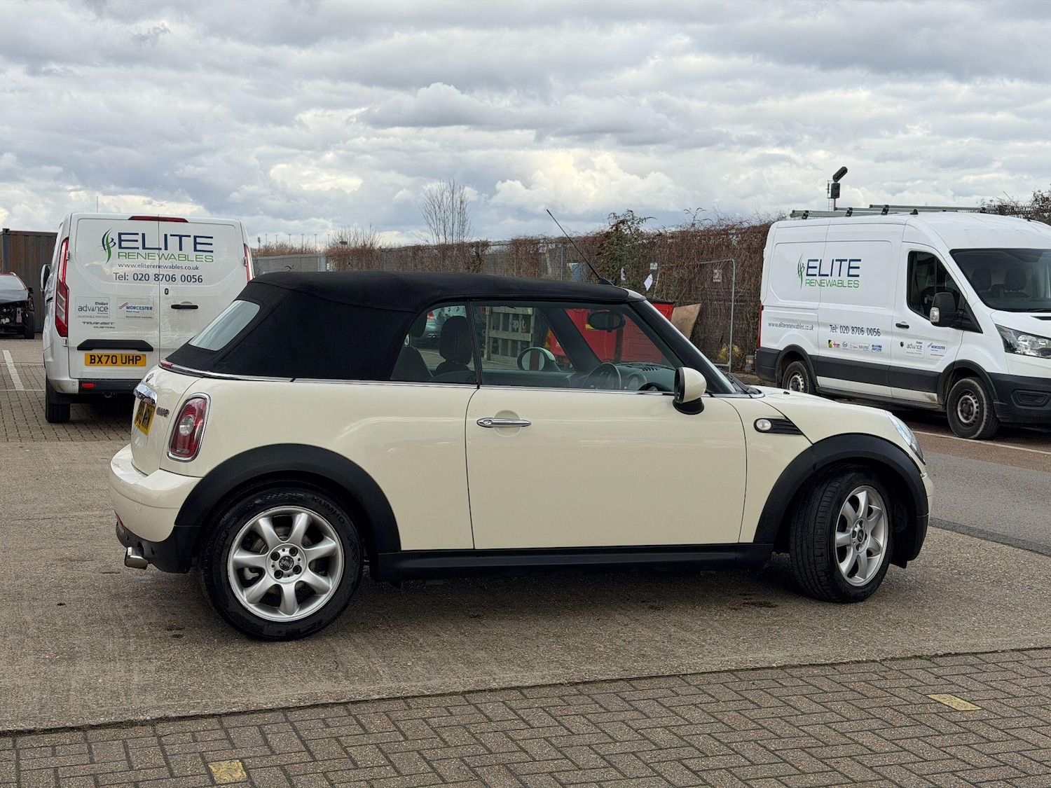 Used MINI Convertible 2009 for sale - 77704909: Photo 7