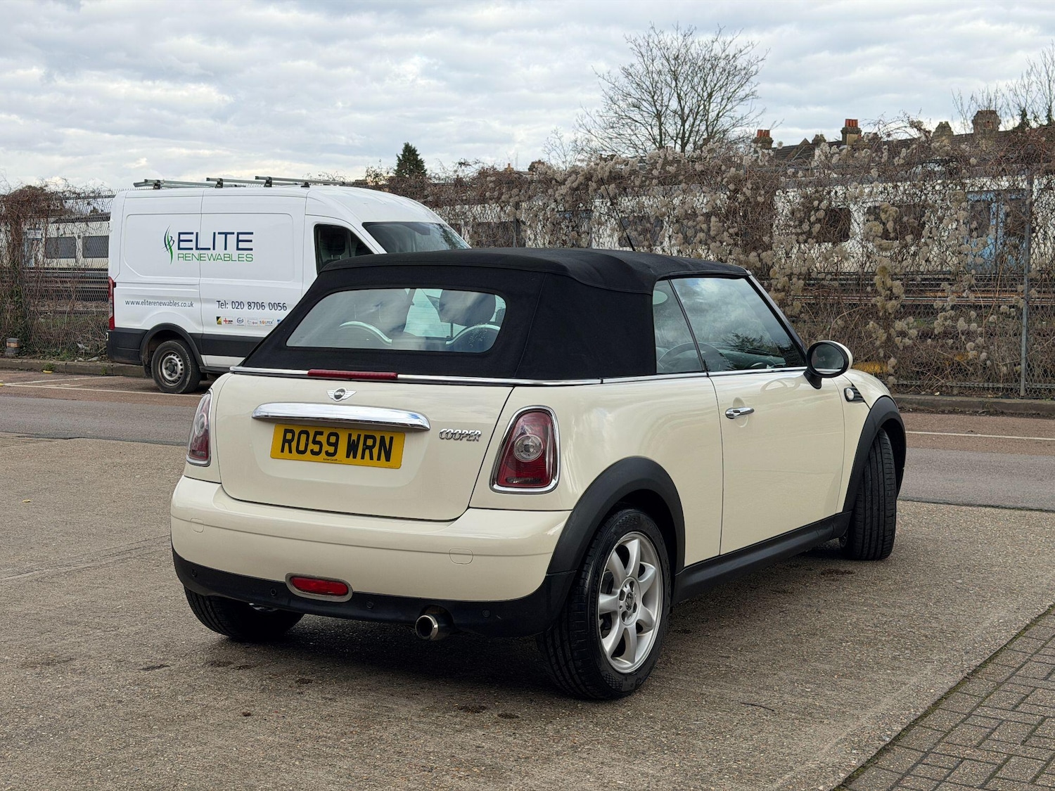 Used MINI Convertible 2009 for sale - 77704909: Photo 9