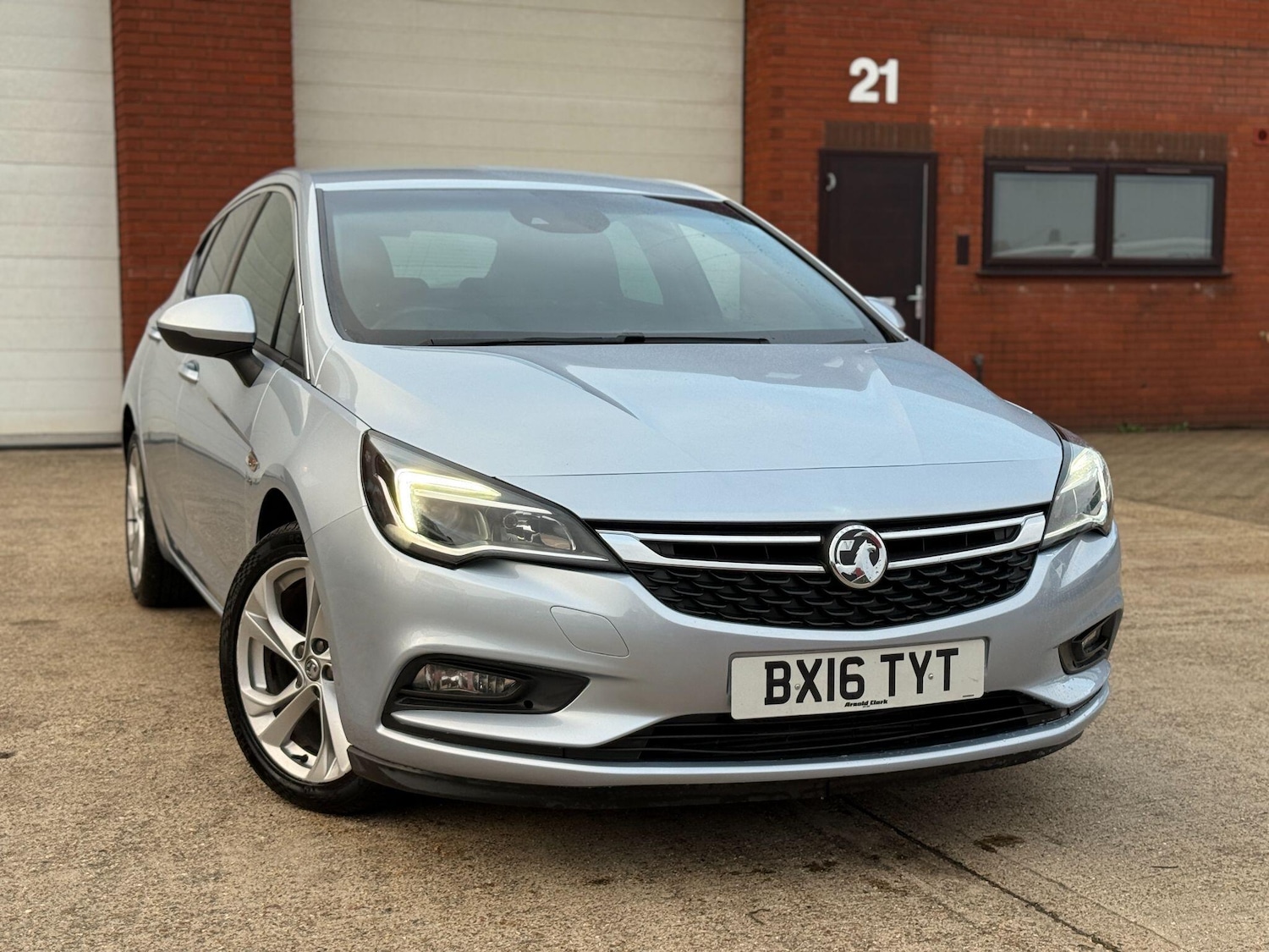 Used Vauxhall Astra 2016 for sale - 76522514: Photo 1