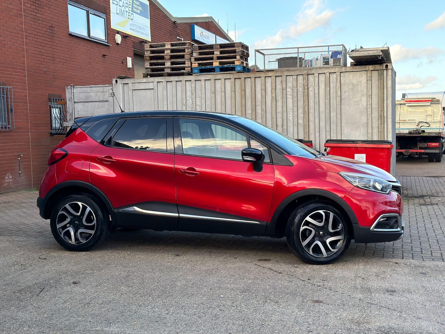 Used Renault Captur 2015 for sale - 76991730: Photo 6