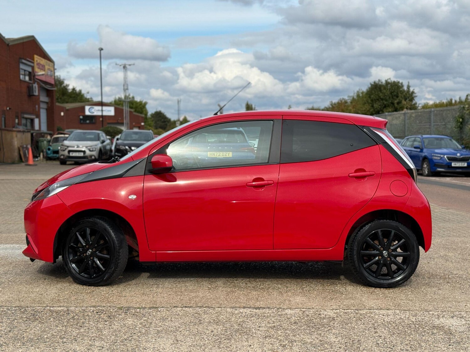 Used Toyota AYGO 2017 for sale - 76094923: Photo 17
