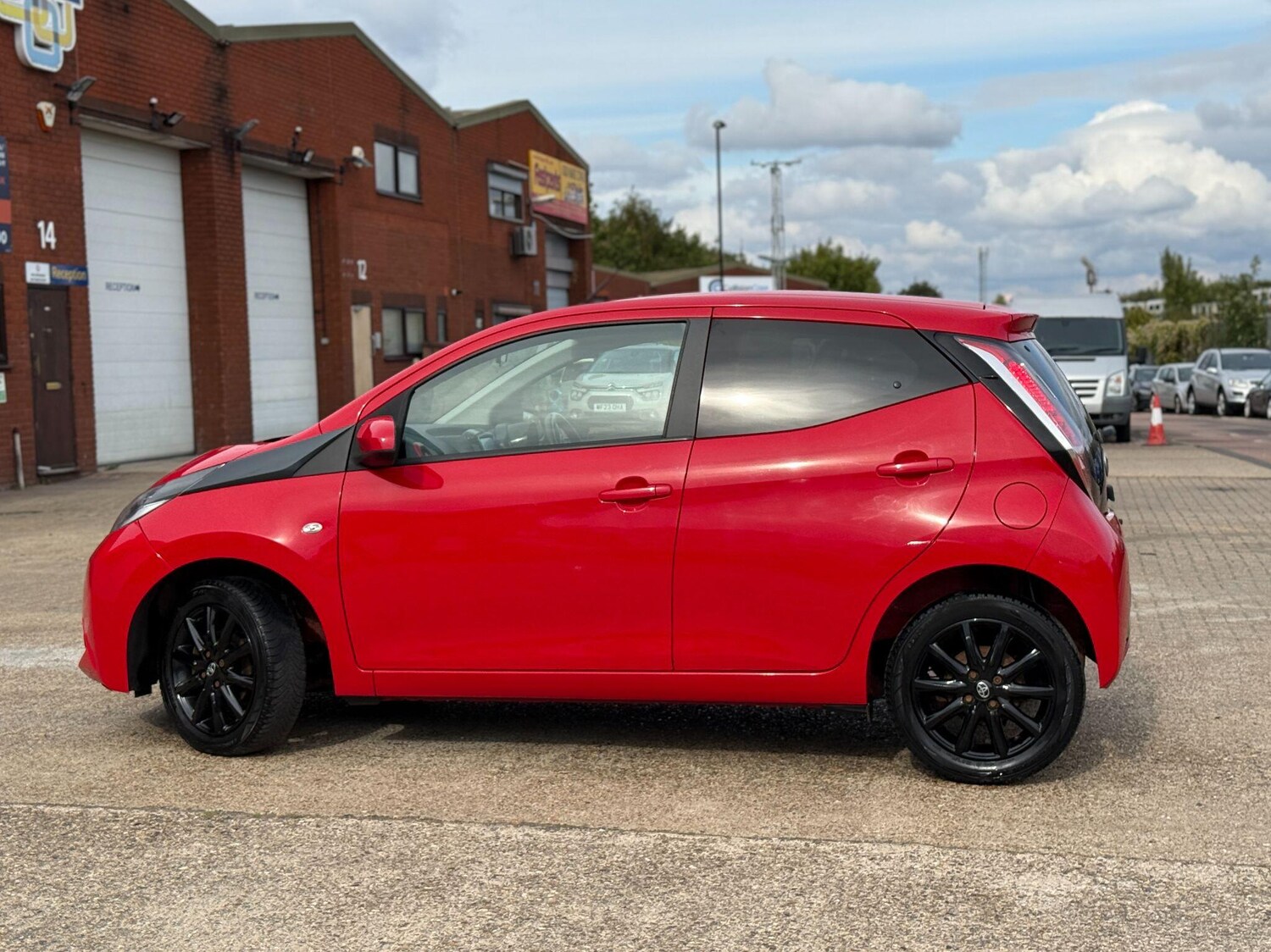 Used Toyota AYGO 2017 for sale - 76094923: Photo 18