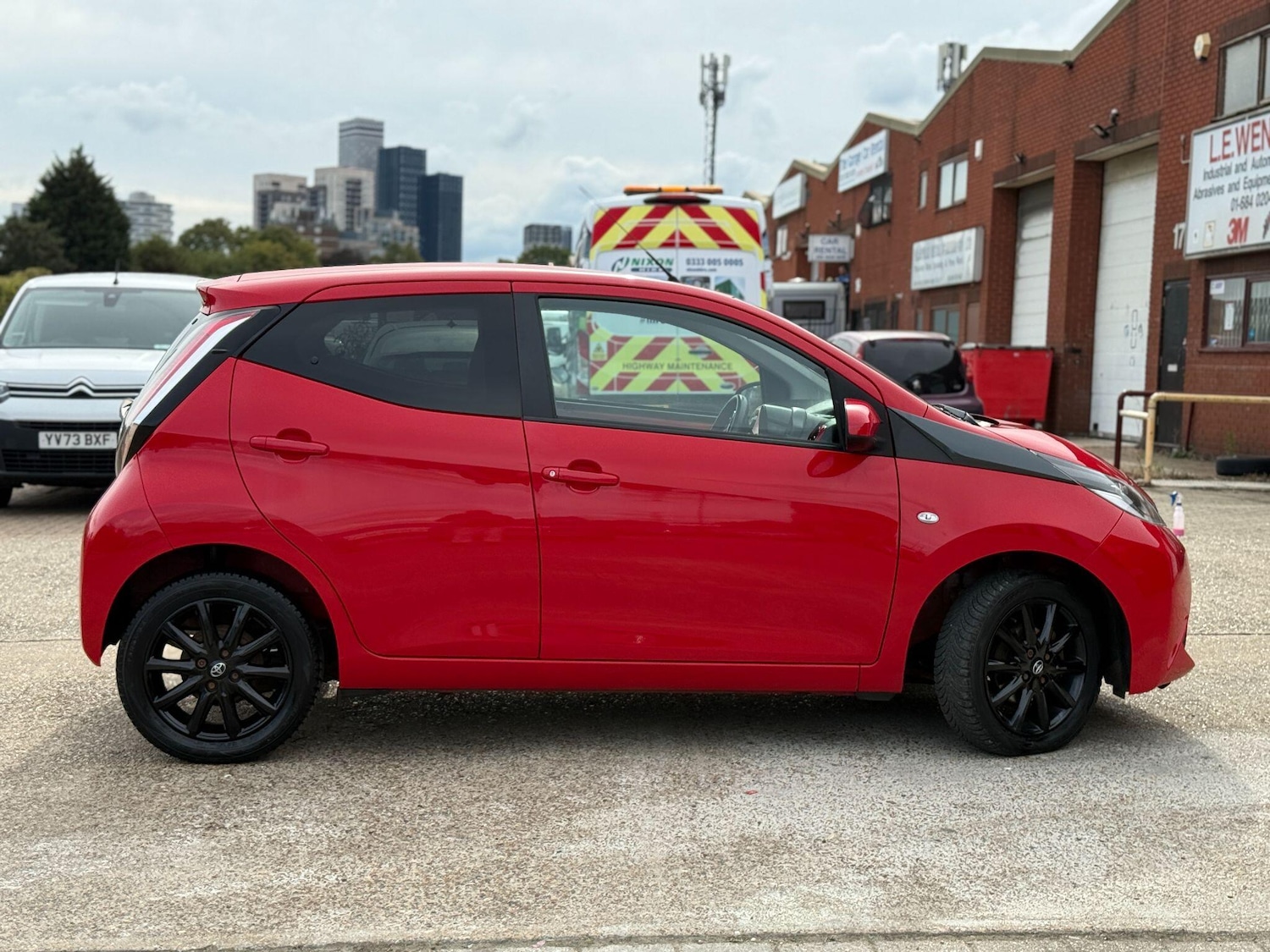 Used Toyota AYGO 2017 for sale - 76094923: Photo 6