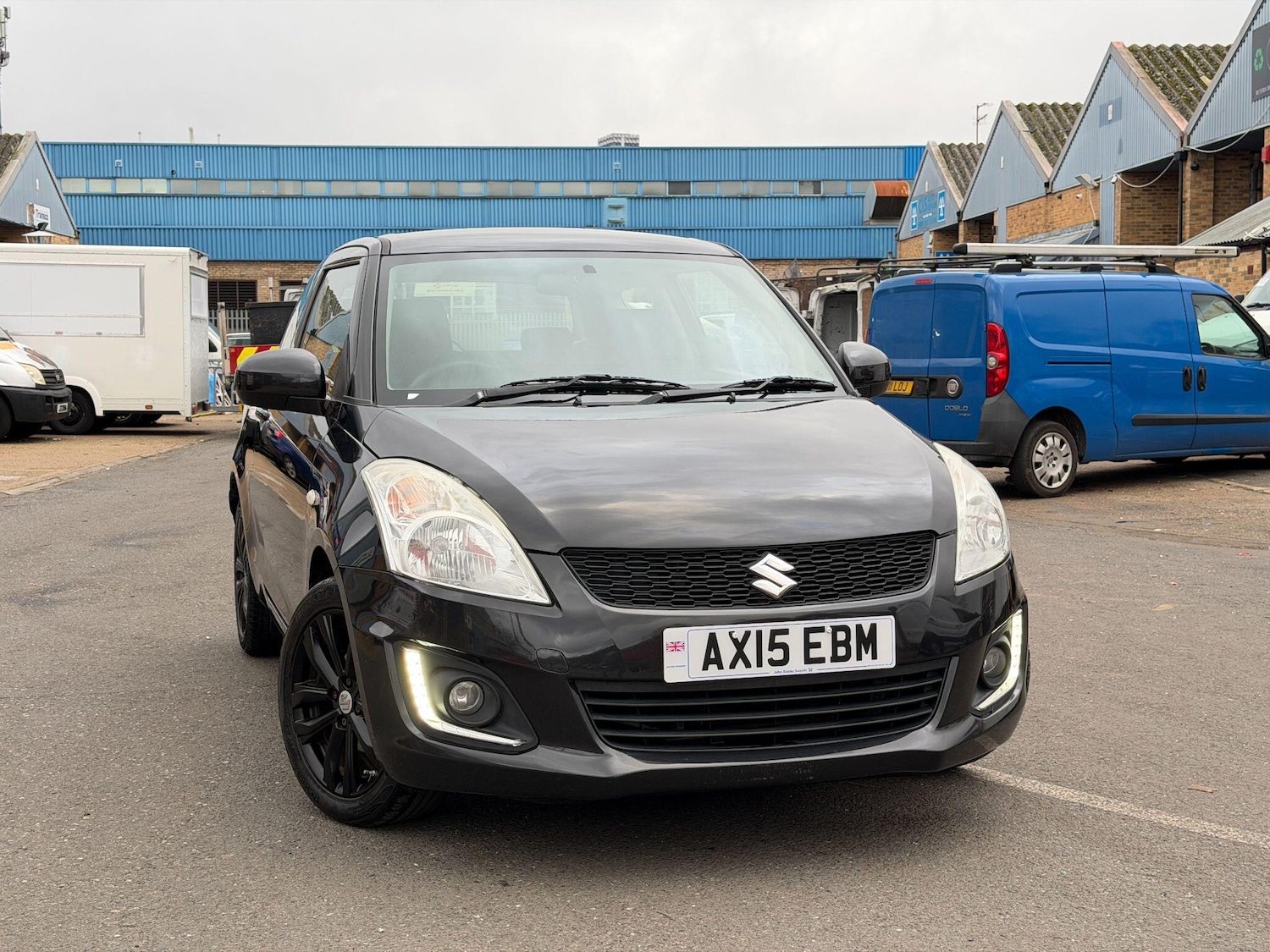 Used Suzuki Swift 2015 for sale - 76965194: Photo 1