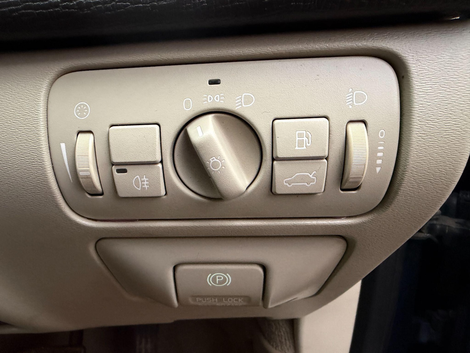 Used Volvo XC60 2012 for sale - 76866137: Photo 27