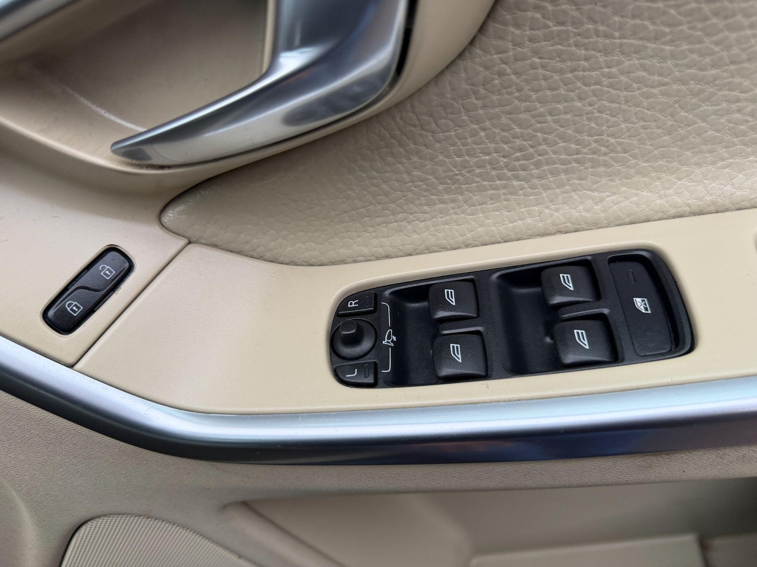 Used Volvo XC60 2012 for sale - 76866137: Photo 28