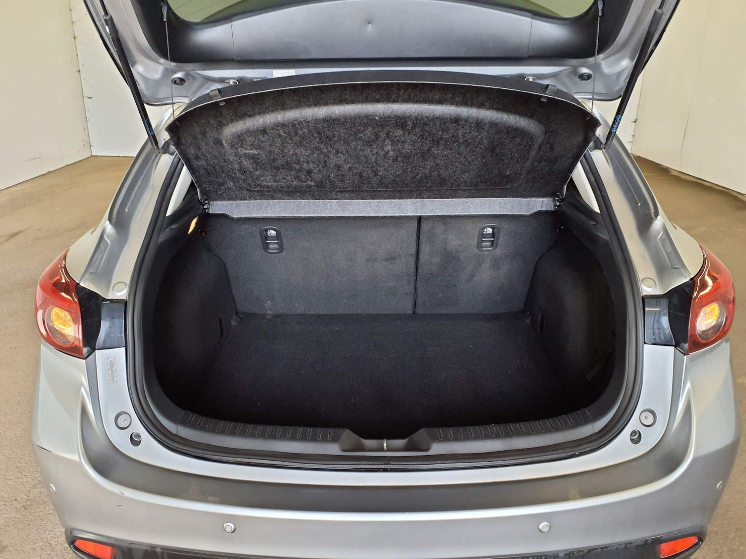 Used Mazda Mazda3 2015 for sale - 78147947: Photo 5