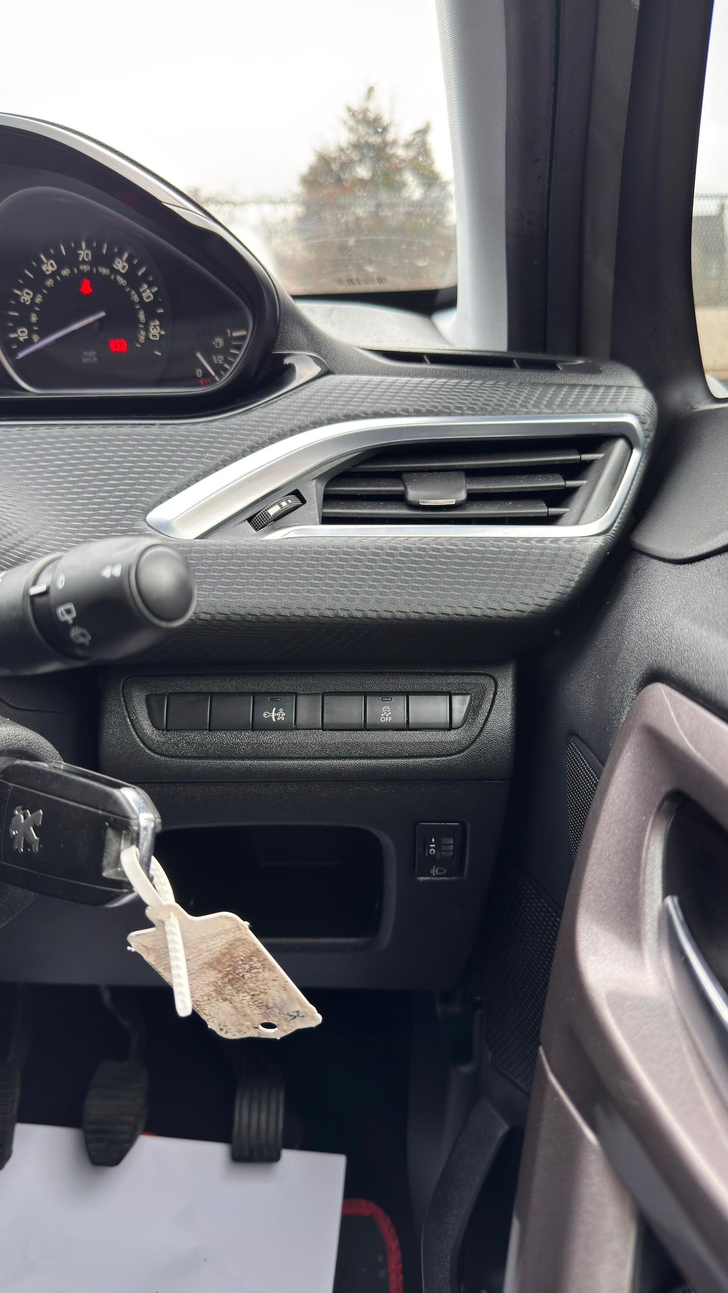 Used Peugeot 2008 2015 for sale - 77479448: Photo 29