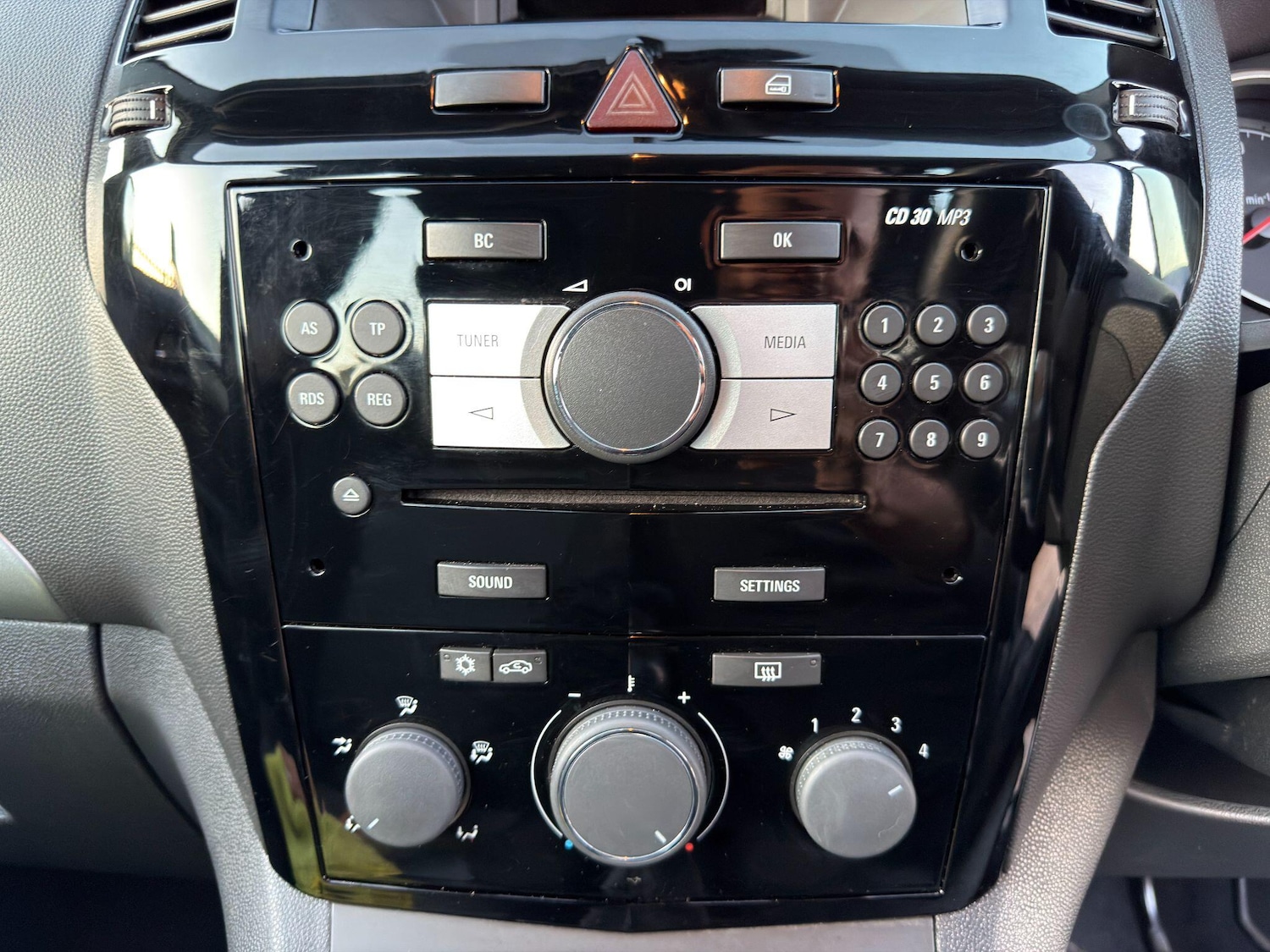 Used Vauxhall Zafira 2013 for sale - 77015381: Photo 24