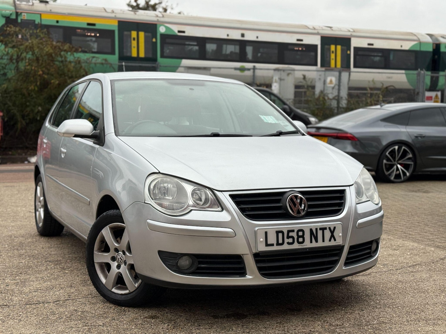 Used Volkswagen Polo 2008 for sale - 76283150: Photo 2