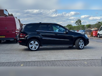Used Mercedes-Benz M Class 2010 for sale - 79106586: Photo