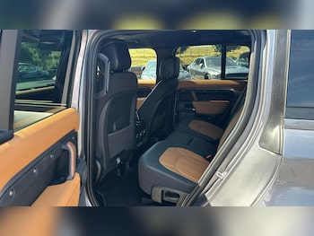 Used Land Rover Defender 2023 for sale - 79211110: Photo