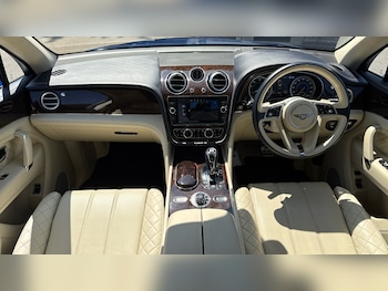 Used Bentley Bentayga 2017 for sale - 79483092: Photo