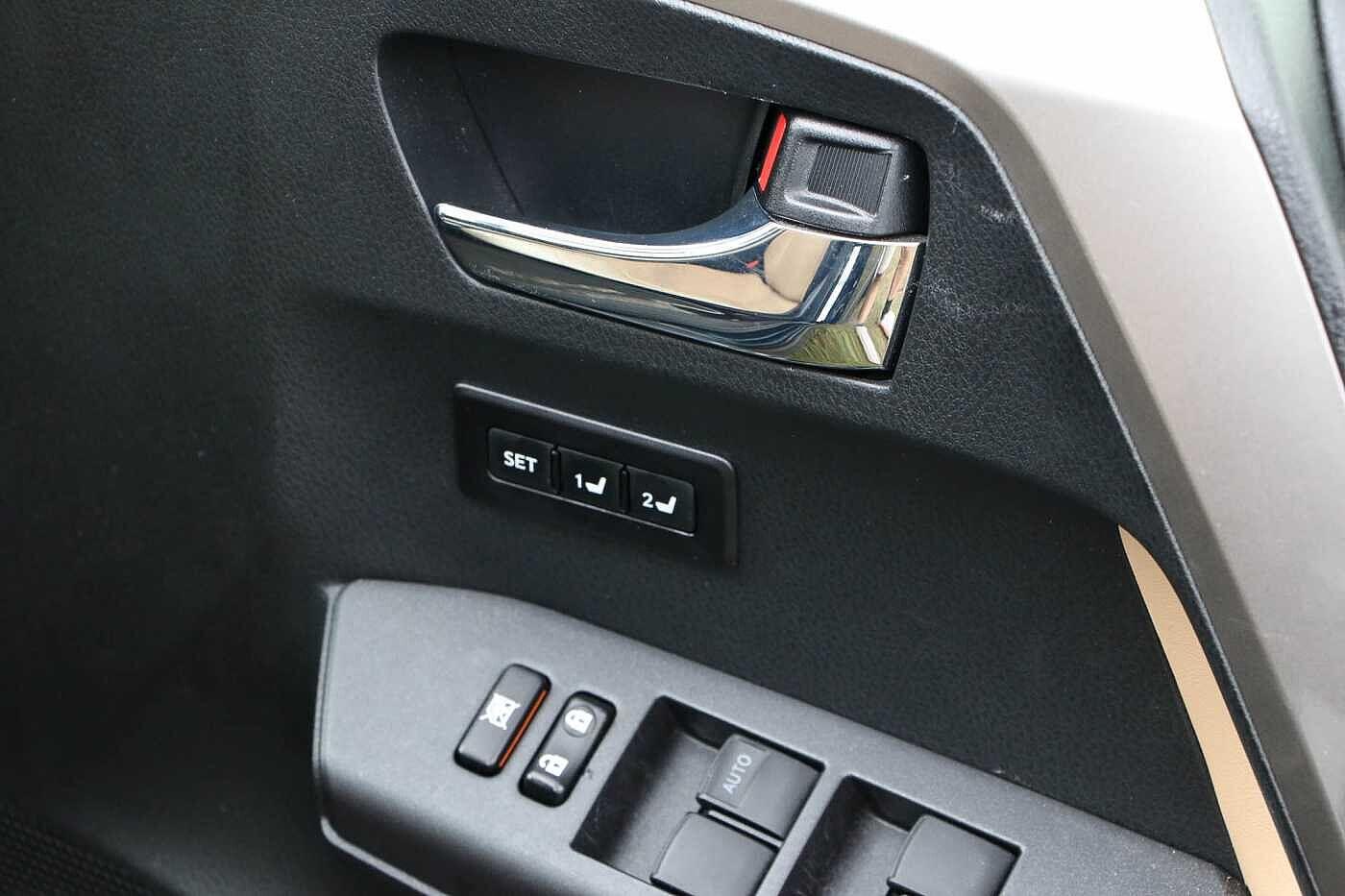 Used Toyota RAV4 2017 for sale - 76753304: Photo 10