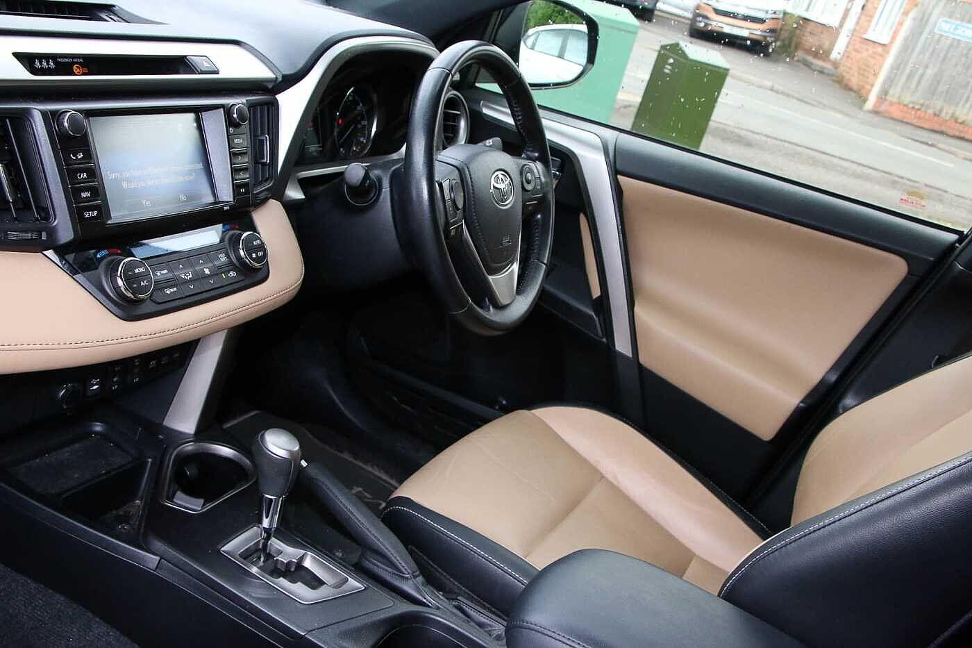 Used Toyota RAV4 2017 for sale - 76753304: Photo 16