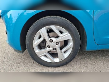 Used Hyundai i10 2023 for sale - 78072419: Photo