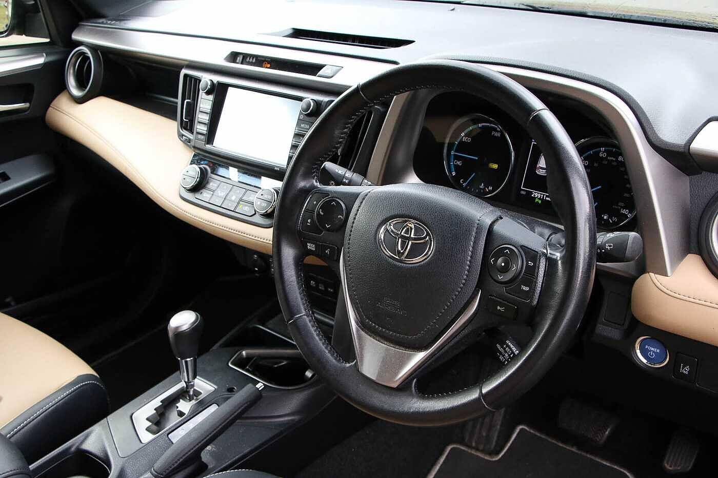 Used Toyota RAV4 2017 for sale - 76607434: Photo 11