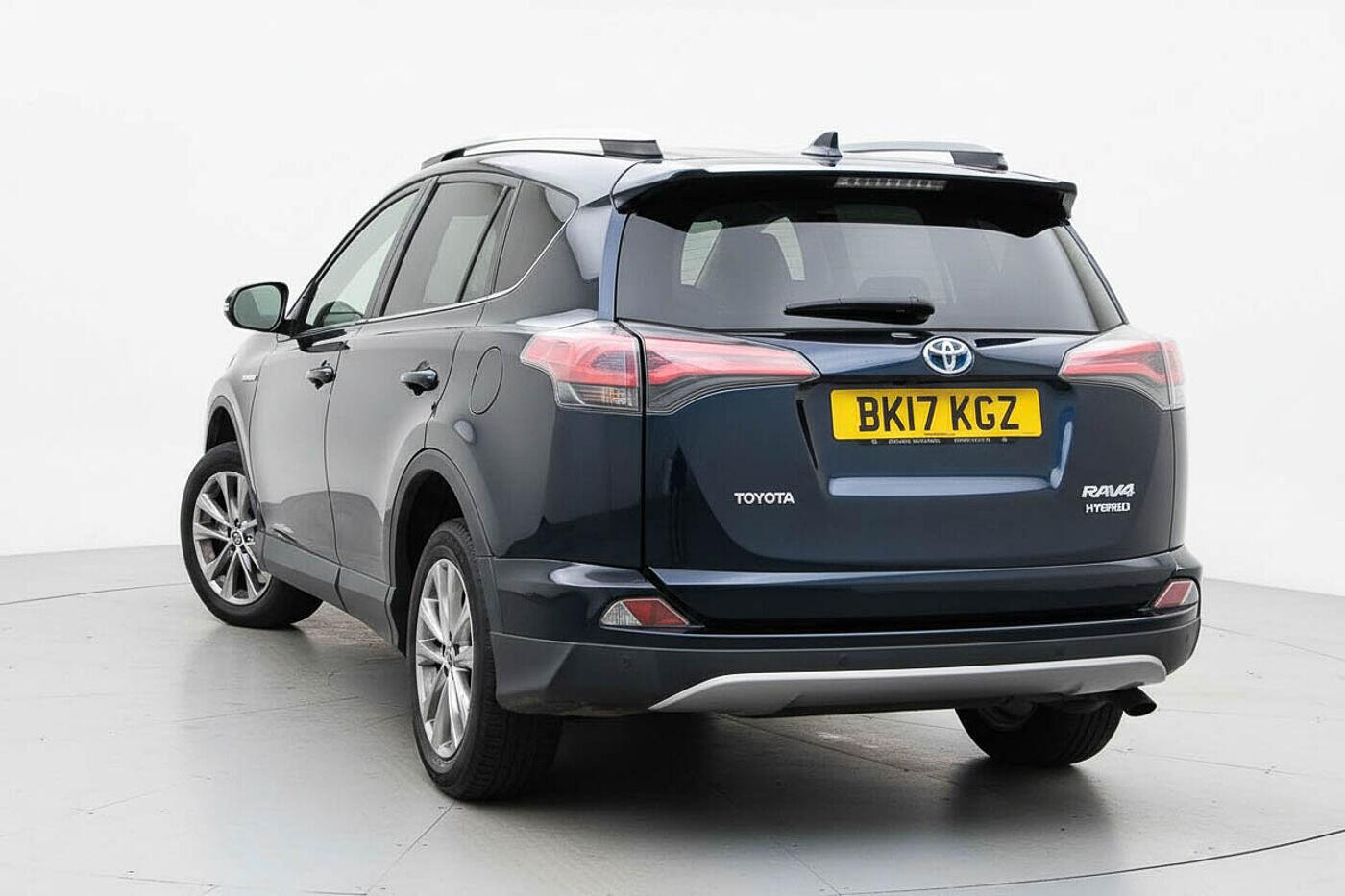 Used Toyota RAV4 2017 for sale - 76607434: Photo 2