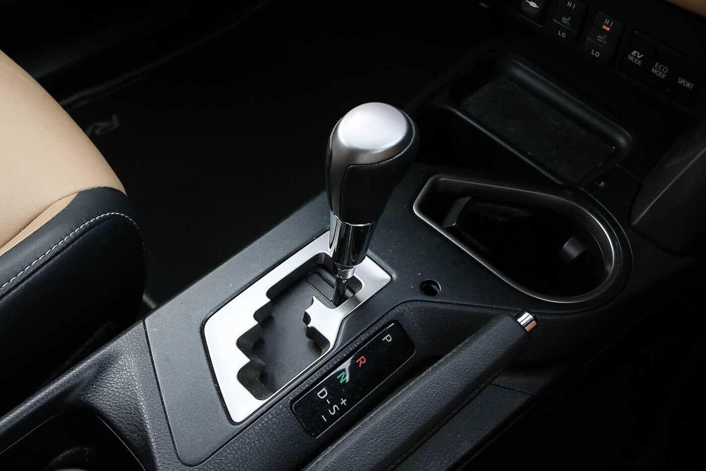 Used Toyota RAV4 2017 for sale - 76607434: Photo 3