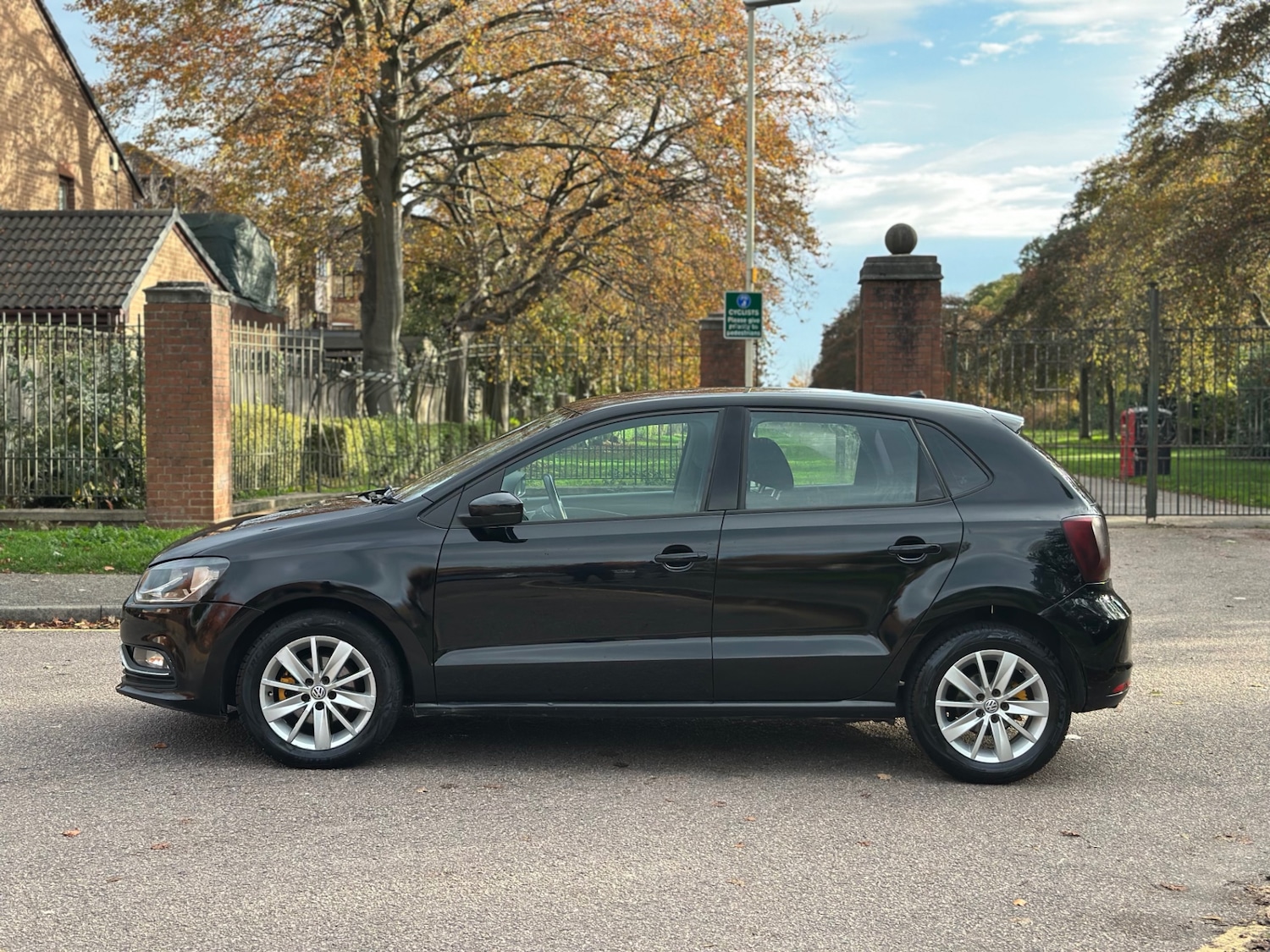 Used Volkswagen Polo 2016 for sale - 76513513: Photo 2