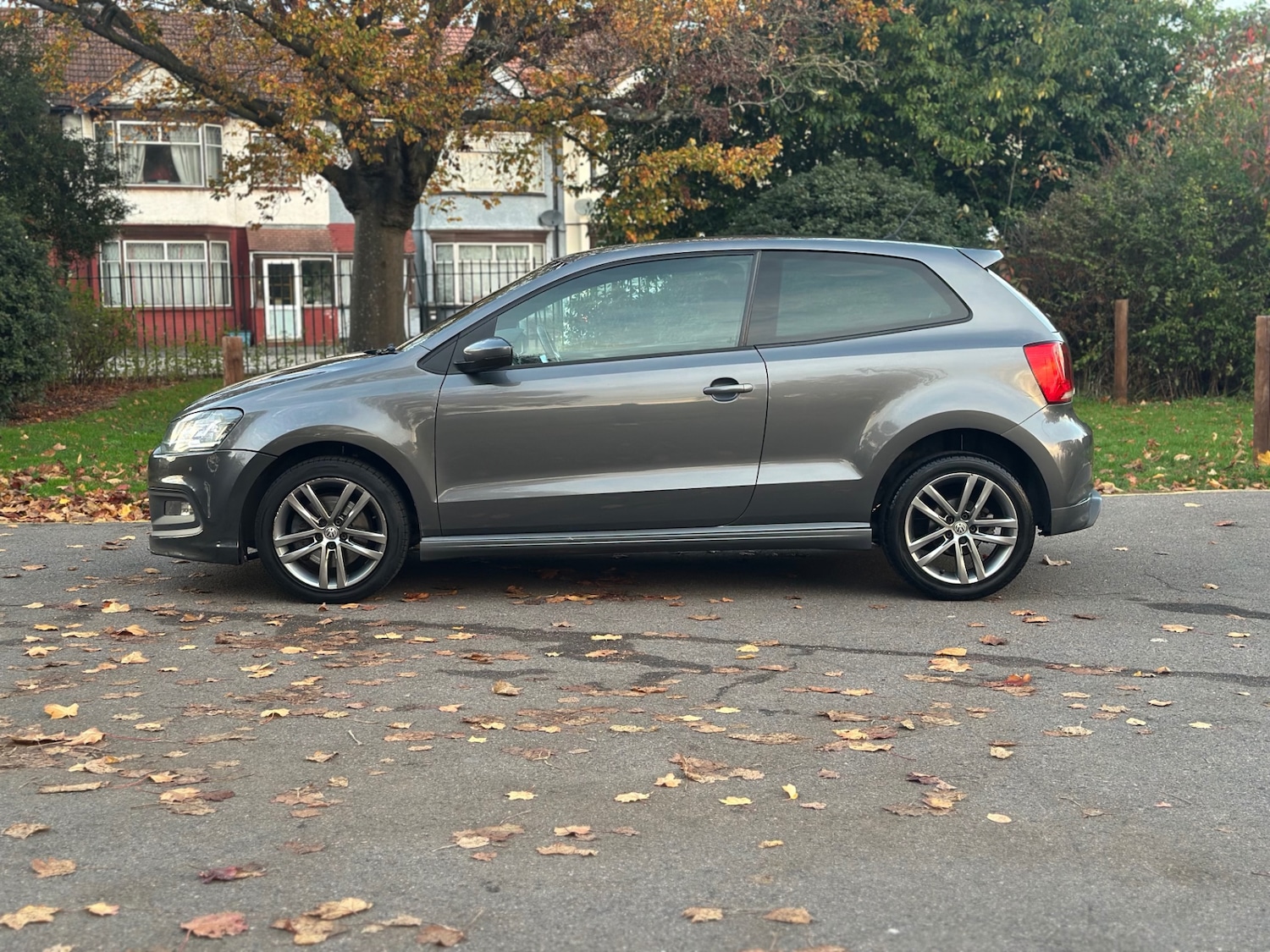 Used Volkswagen Polo 2016 for sale - 76511740: Photo 2