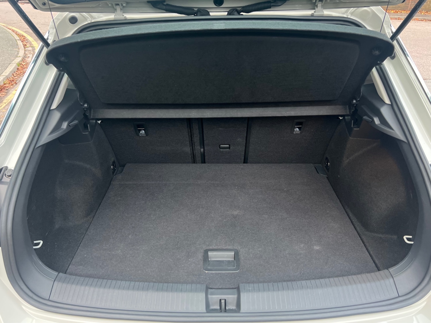 Used Volkswagen T-Roc 2023 for sale - 76736610: Photo 19