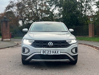 Used Volkswagen T-Roc 2023 for sale - 76736610: Photo