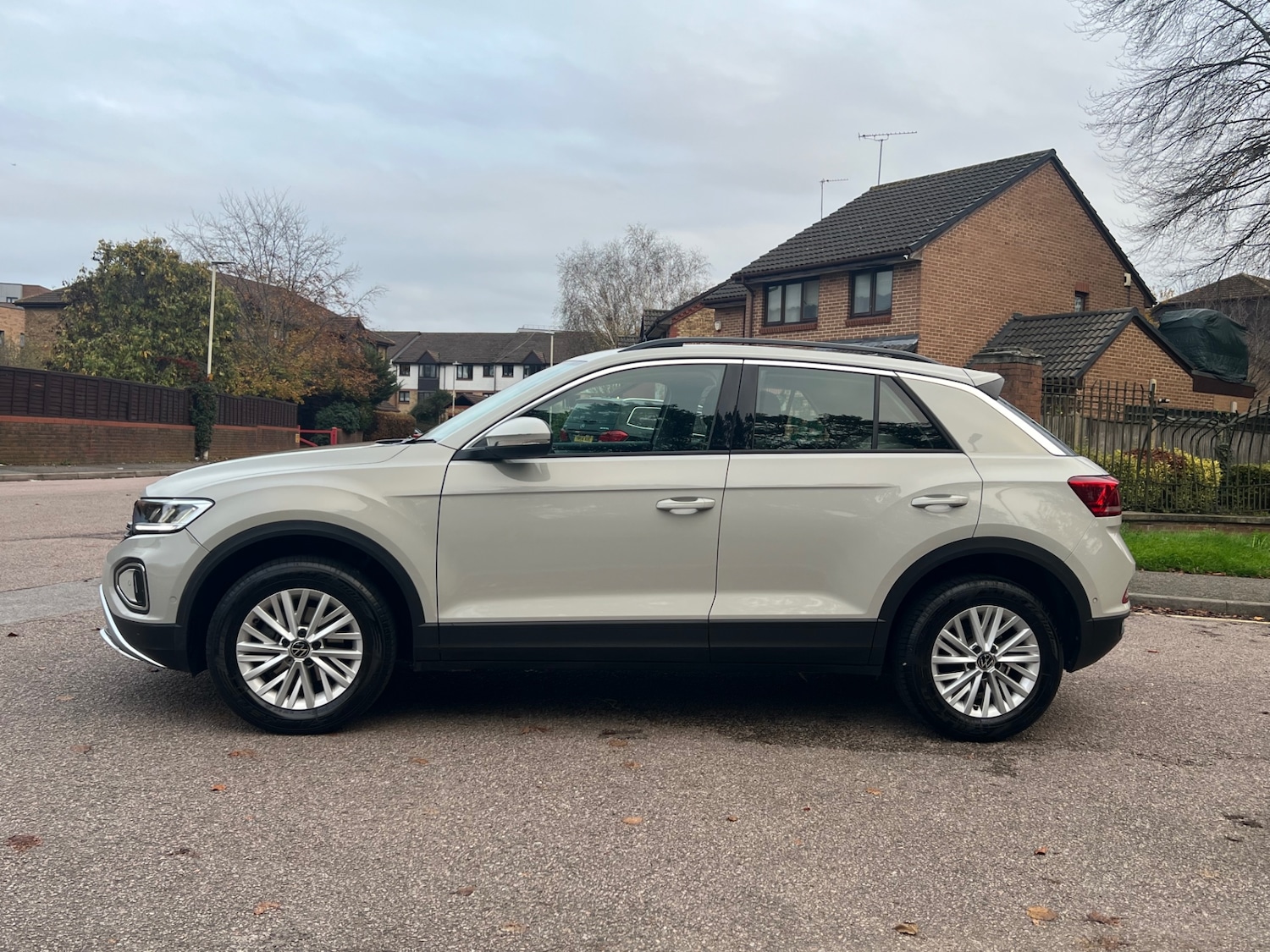 Used Volkswagen T-Roc 2023 for sale - 76736610: Photo 4