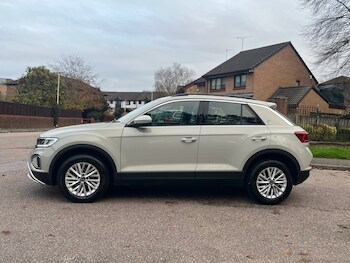 Used Volkswagen T-Roc 2023 for sale - 76736610: Photo