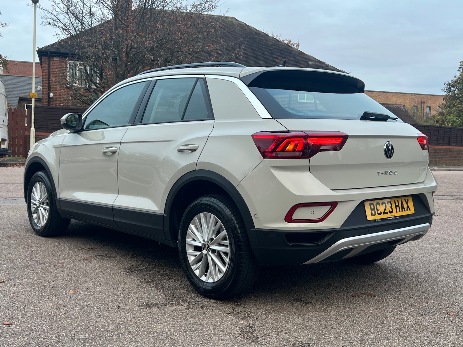 Used Volkswagen T-Roc 2023 for sale - 76736610: Photo 5