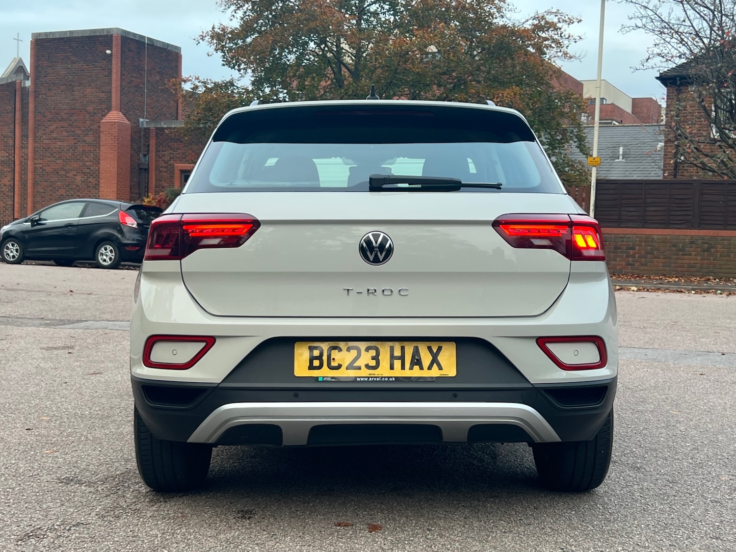 Used Volkswagen T-Roc 2023 for sale - 76736610: Photo 6