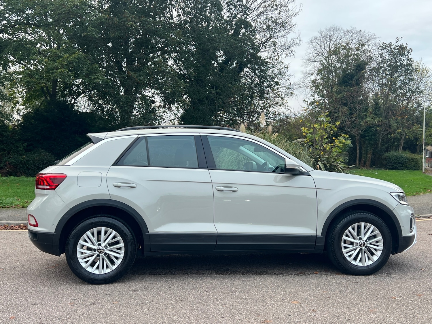 Used Volkswagen T-Roc 2023 for sale - 76736610: Photo 8