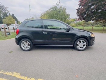 Used Volkswagen Polo 2016 for sale - 76293424: Photo 2