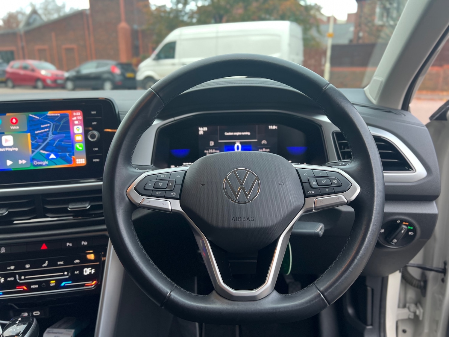 Used Volkswagen T-Roc 2023 for sale - 76611697: Photo 12